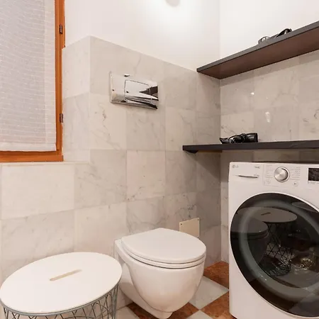Guesthost - Comfy Flat Near Ospedale Policlinico 公寓