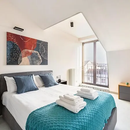 Luxury Elegant Penthouse 2 Bedrooms, 2 Bathrooms 아파트