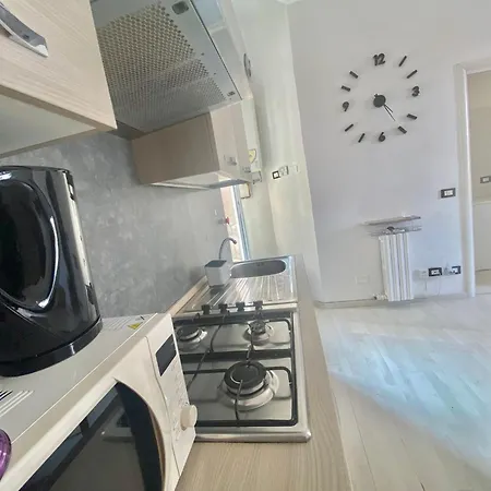 Modica Home, Nel Cuore Di Famagosta, In Posizione Tranquilla *