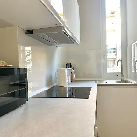 Designer Apartment, Entire Home, 2 Bathrooms, For Families, Groups * Milano
