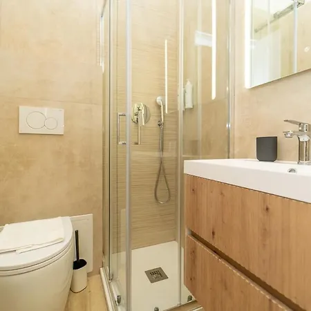 Elegant In The Center With Smarttv Wifi Милан