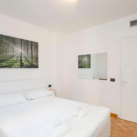 Apartment Light Blue Home-sempione Park-metro M2-brera Milan