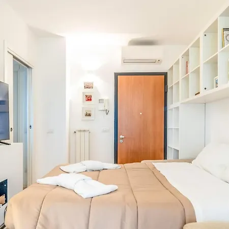 Luminoso E Ristrutturato Con Doppio Balcone E Wifi 밀라노