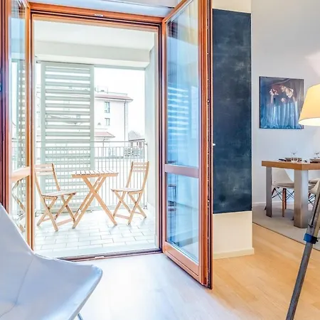 Luminoso E Ristrutturato Con Doppio Balcone E Wifi Apartmán