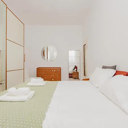 Bnbest Golden Darsena 4 Pax Apartment *