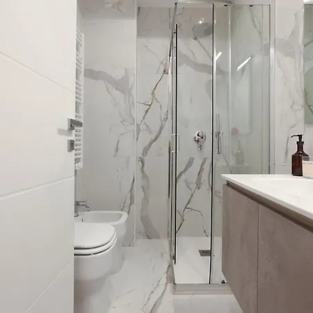 Contemporary - Station-nolo Area Apartman *