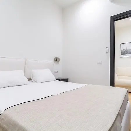 Boutique Flat Steps From Duomo Апартаменты *