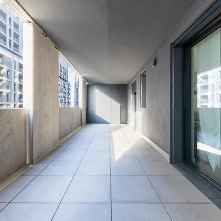 Parcheggio Gratuito - New 1bdr Con Terrazzo Lägenhet