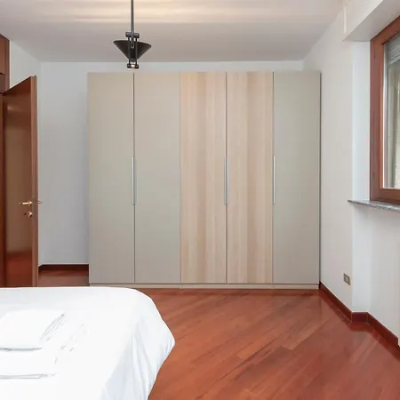 Metro 4 Spacious And Bright Three-room * Milano