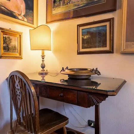 Host4u - La Scala At Palazzo Dell'orso In Center Apartment