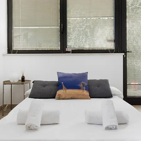 5 Min Walk To M1 Metro - Private - Citylife ミラノ