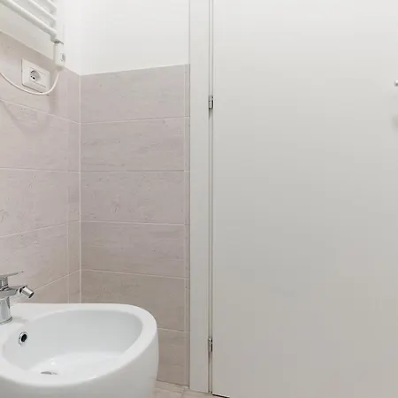 Guesthost - Lovely In Maggiolina * Milán