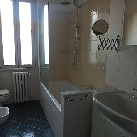 아파트 15 Min From The Cathedral, Spacious, Bright, Elevator, Wi-fi