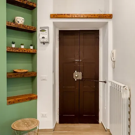 Entire With Patio In The Isola Area * Milaan