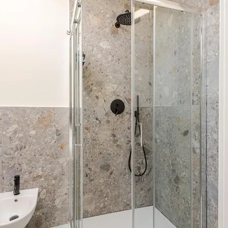 Luxury Elegant Penthouse 2 Bedrooms, 2 Bathrooms Apartment