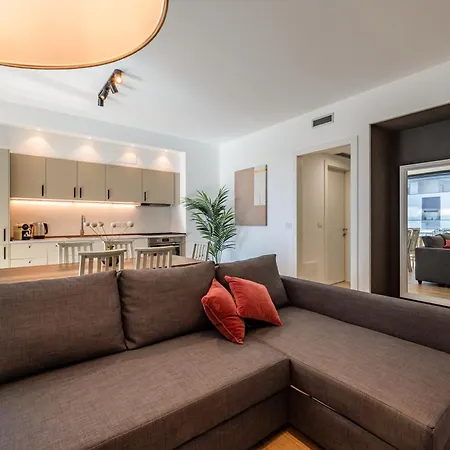 Uptown Nest - Terrazzo Privato E Garage شقة *