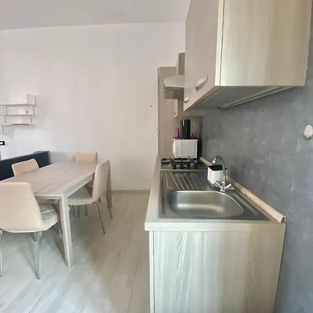 Apartment Modica Home, Nel Cuore Di Famagosta, In Posizione Tranquilla