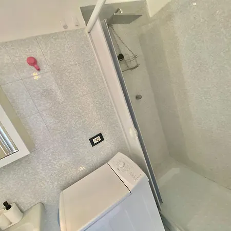 Modica Home, Nel Cuore Di Famagosta, In Posizione Tranquilla Mailand