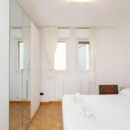 Apartment Light Blue Home-sempione Park-metro M2-brera *