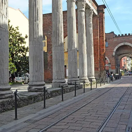 Colonne San Lorenzo Walk To Duomo & Navigli Mailand