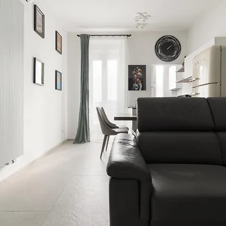 Lambrate - Corti - Bilocale Con Ampio Balcone ميلان