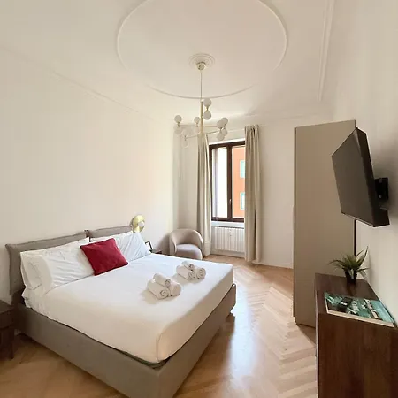 Bright And Spacious In The Heart Of Citta Studi 아파트 밀라노