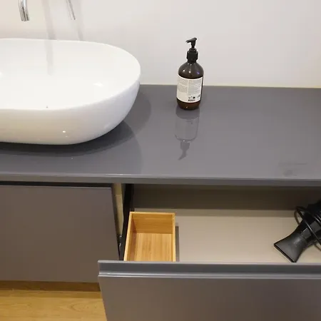 Apartmán Tolstoj - 2 Bedrooms - Tortona District - At Your Place