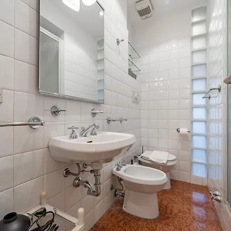 4 Min From Porta Genova Station With Whirlpool
