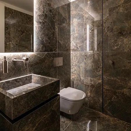 Quiet Luxury Retreat Design & Comfort Al Duomo Apartament