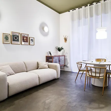 Design With Private Street Entrance