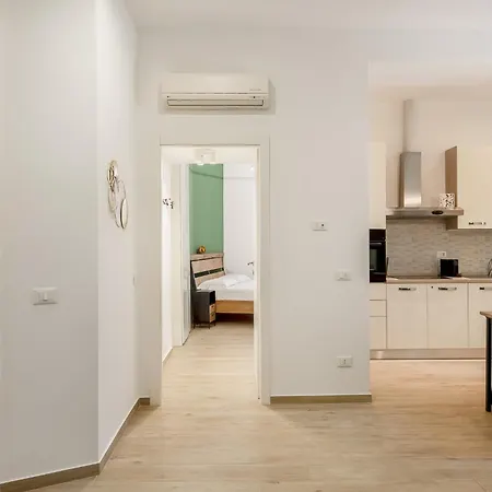 Entire With Patio In The Isola Area * Milaan