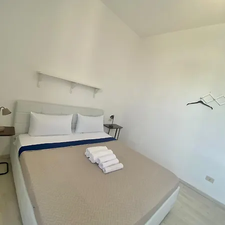 Modica Home, Nel Cuore Di Famagosta, In Posizione Tranquilla Mailand
