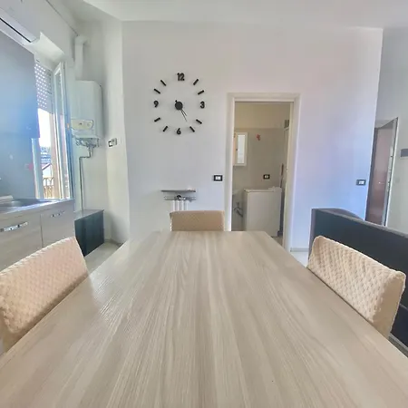 Modica Home, Nel Cuore Di Famagosta, In Posizione Tranquilla Apartment Mailand