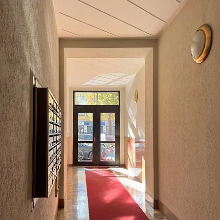 Daire Artstay - Near Metro, Train Station, Isola *