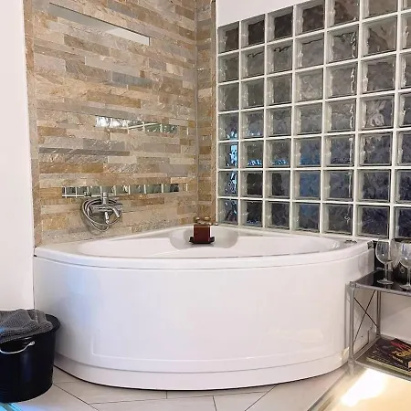 2-level Designer Loft In Isola District *