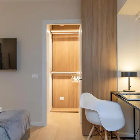 Brera Exclusive - New With Terrace, Near Parking Milan