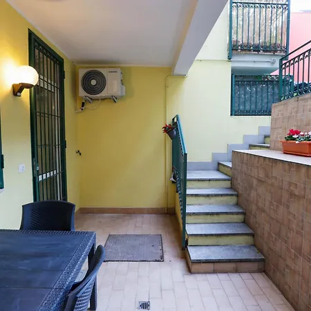 Apartment Open Space Con Veranda A Citta Studi