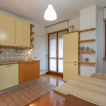 Metro 4 Spacious And Bright Three-room Milano