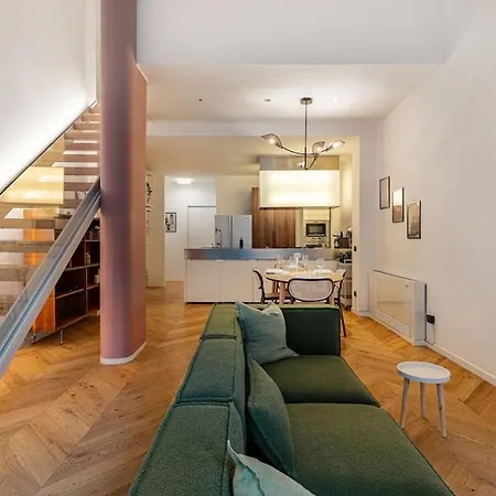 Apartman Modern Loft With Projector E Private Garden, Station