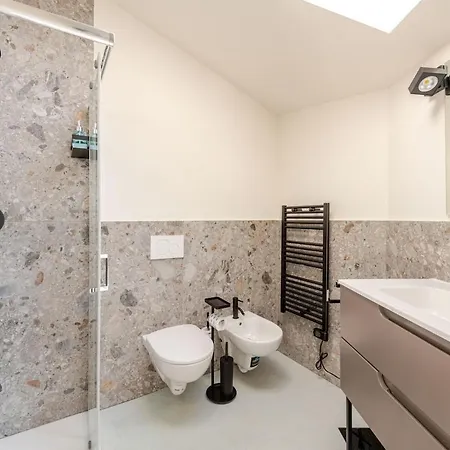 Luxury Elegant Penthouse 2 Bedrooms, 2 Bathrooms 아파트 *