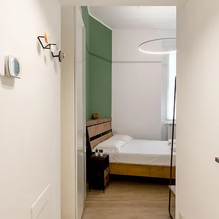 Entire With Patio In The Isola Area * Milaan