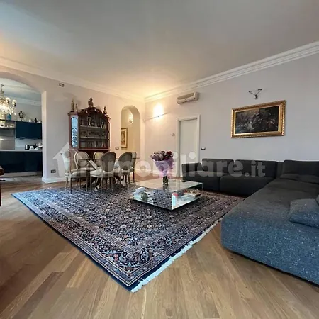 Chandelier - Center Appartement Milaan