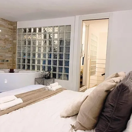 Apartment 2-level Designer Loft In Isola District Milan