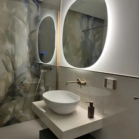 公寓 Luxury - Metropolitana M4- San Babila -stadio San Siro - Duomo - Aeroporto Linate - Castello Sforzesco 米兰