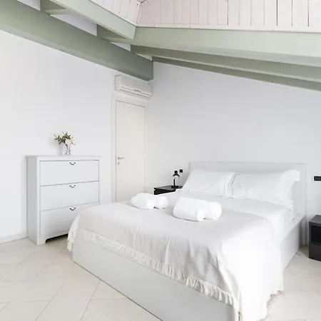 Easylife - - C Italia 68bp5 - P Ticinese * Milan