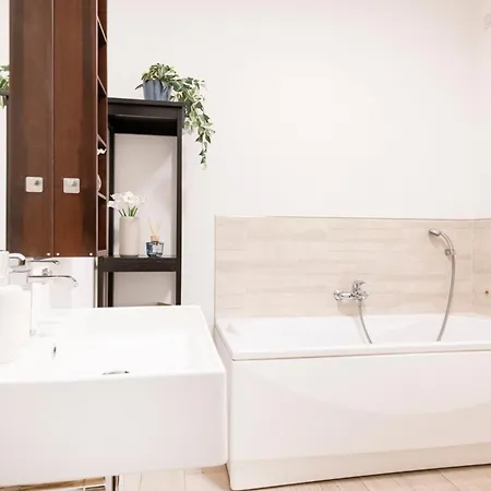 Easylife - - Poerio 31 - Porta Venezia Appartamento *