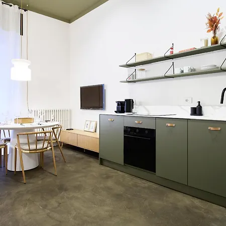 Design With Private Street Entrance