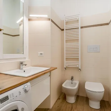 Appartement Entire With Patio In The Isola Area Milaan