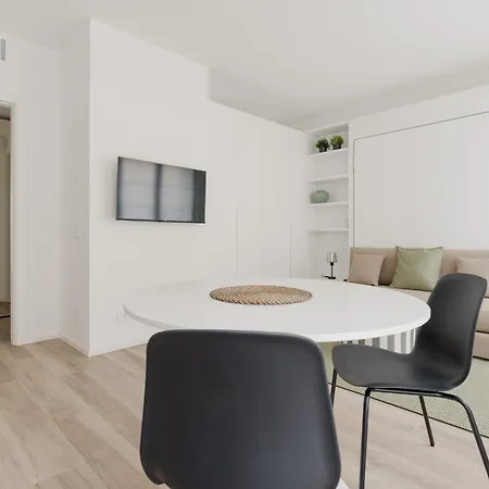 Guesthost - Modern In Moscova * Milano