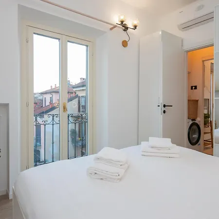 Bright Top-floor With Private Terrace Апартаменты Милан